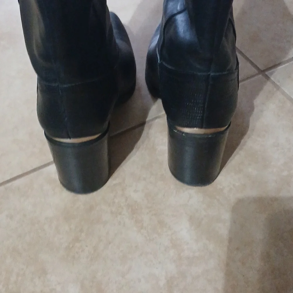 Boot - Picture 3 of 4